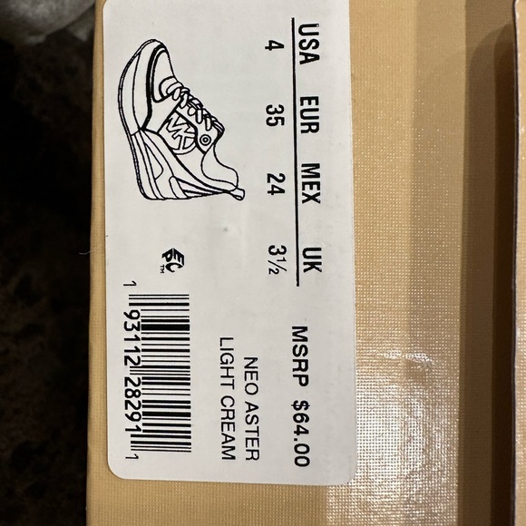 Like new, worn once, youth 4 Michael Kors - Picture 5 of 6